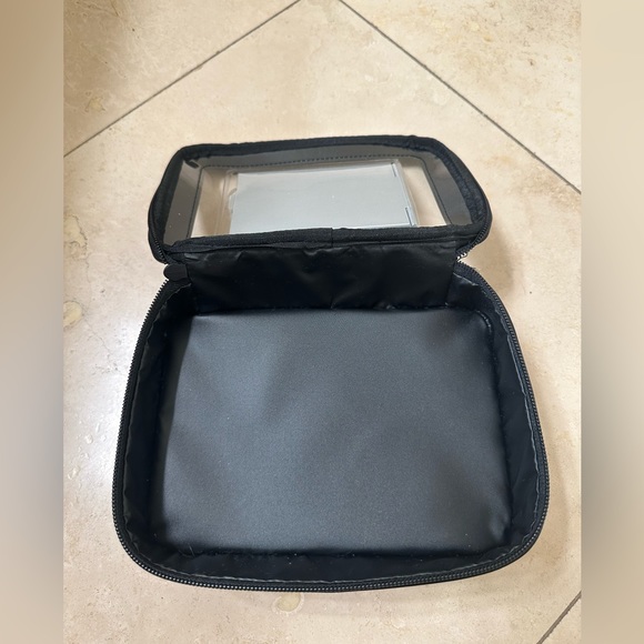 BEIS The On The Go Essential Case in Black - Picture 10 of 11